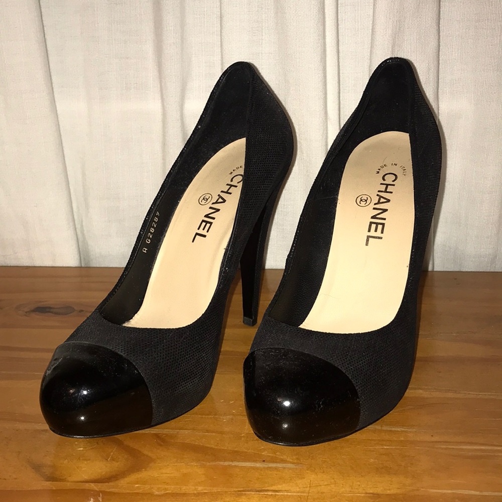 Chanel Black pumps